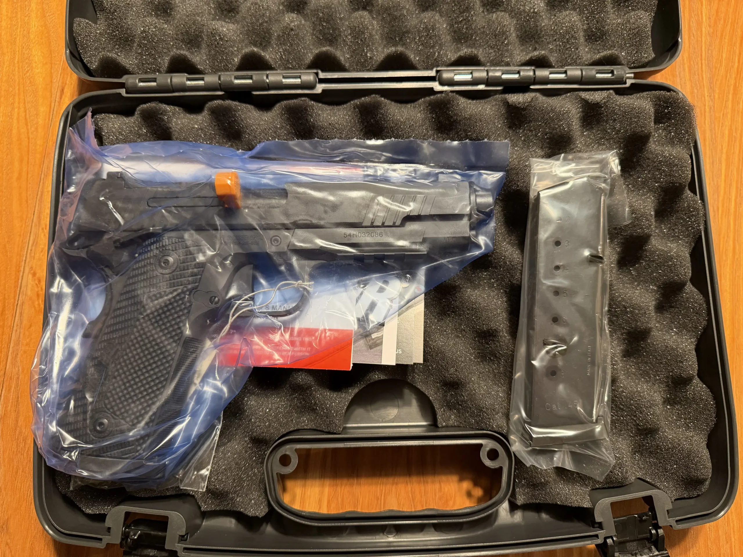 Sig Sauer 1911-X 45ACP (1911XR-45-BXR3) in case